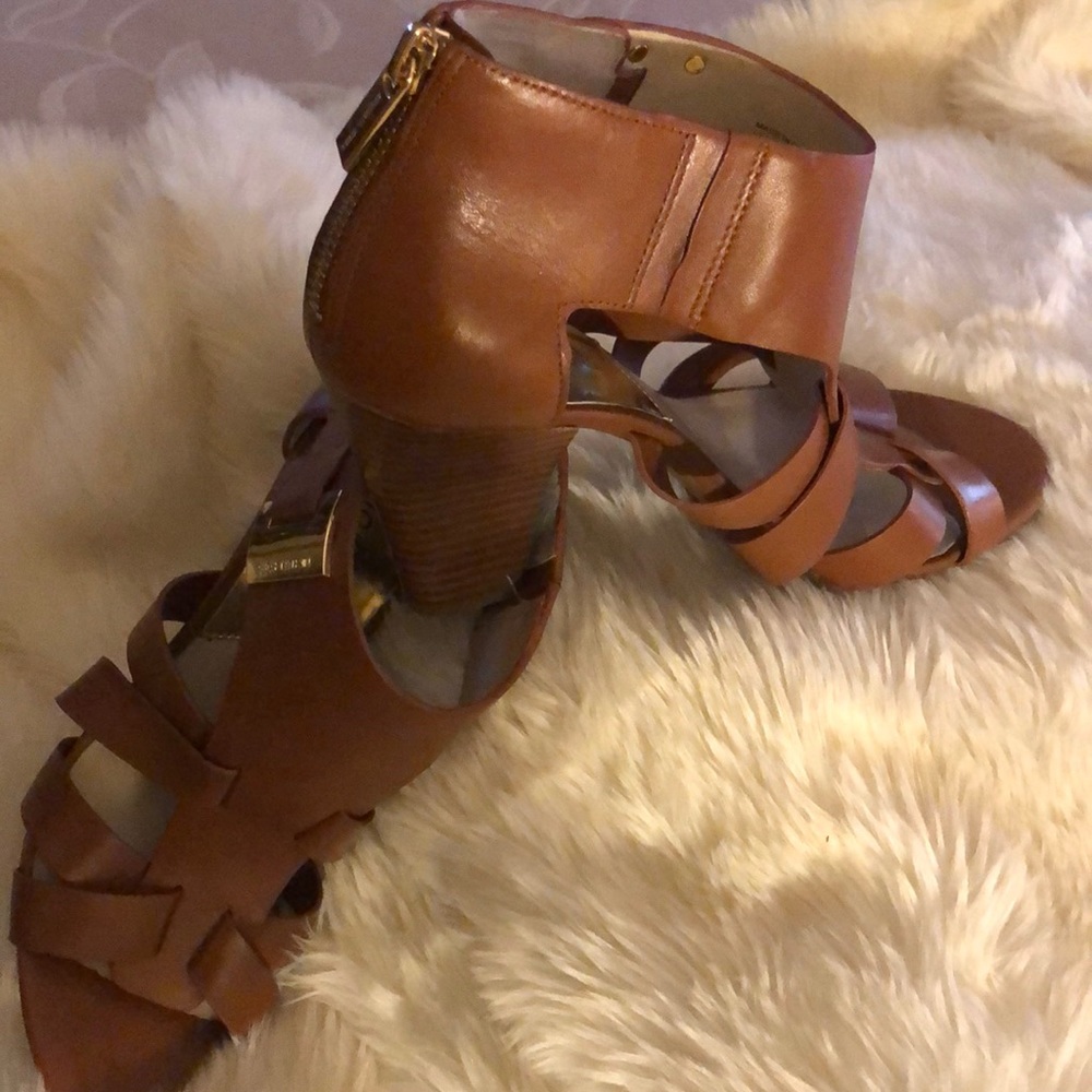 Shoes - Picture 4 of 8